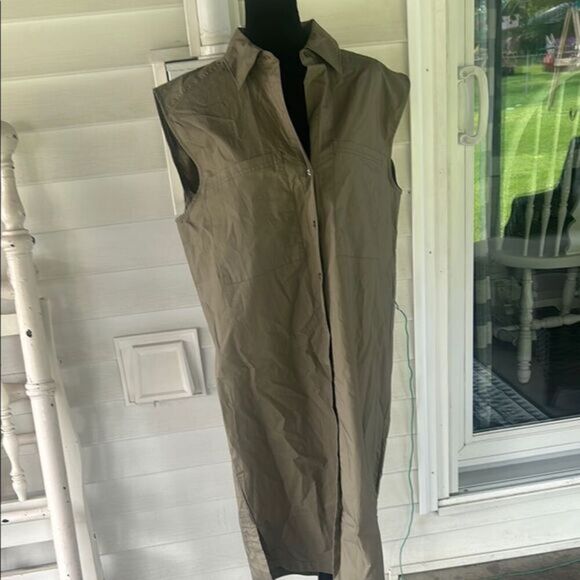 Banana Republic Dresses & Skirts - Banana Republic Classic Tan Garment   E